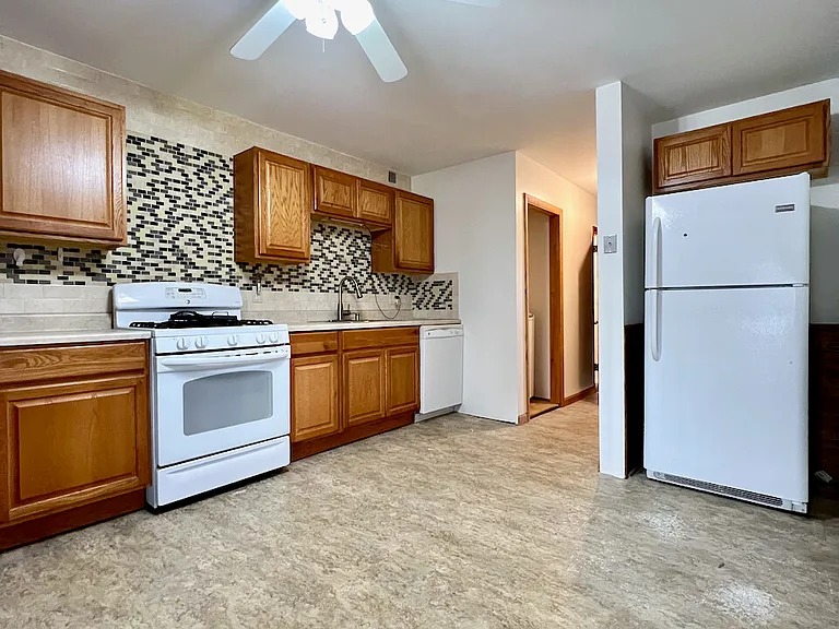 312 Washington St #3 — Photo 9