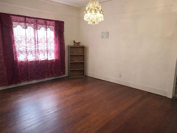 4th image of 824 Screven Street