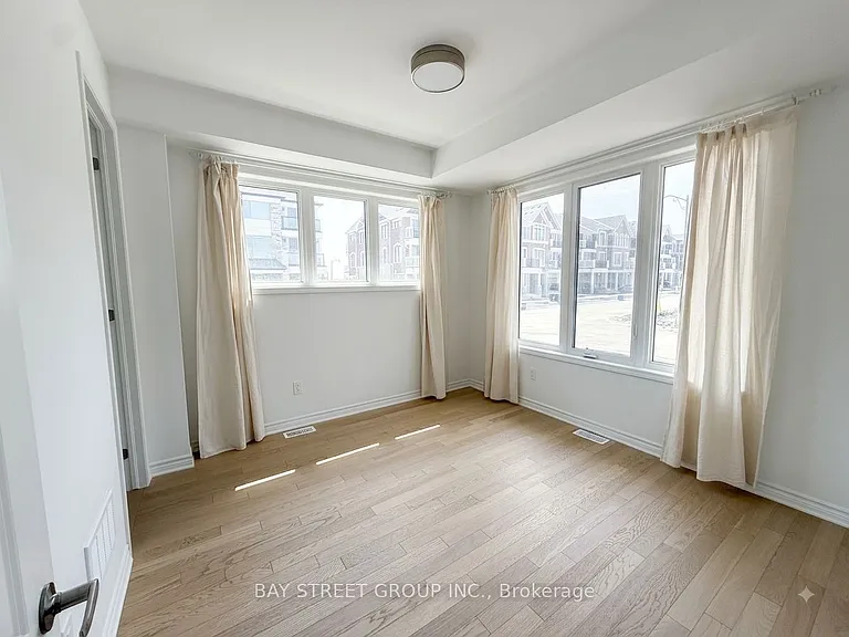 106 Avani Ave — Photo 3