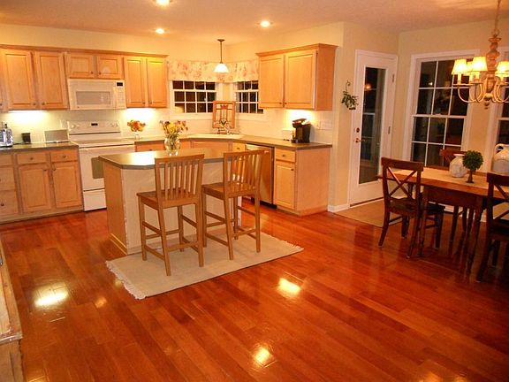 4th image of 2356 Vista Ct