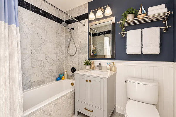 Bathroom, photo 1