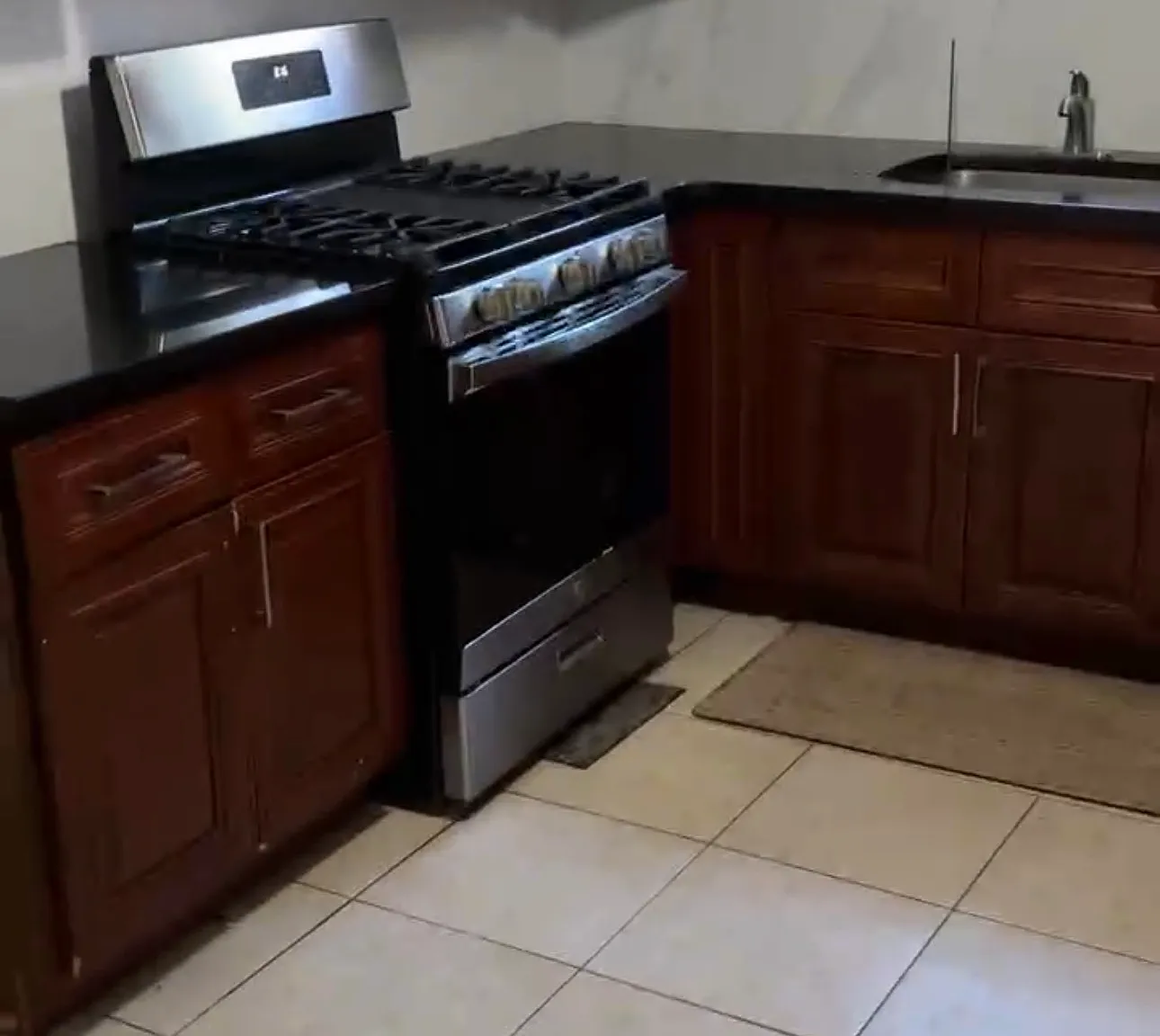 2 bed, 550 sqft, $2,050 — Photo 2
