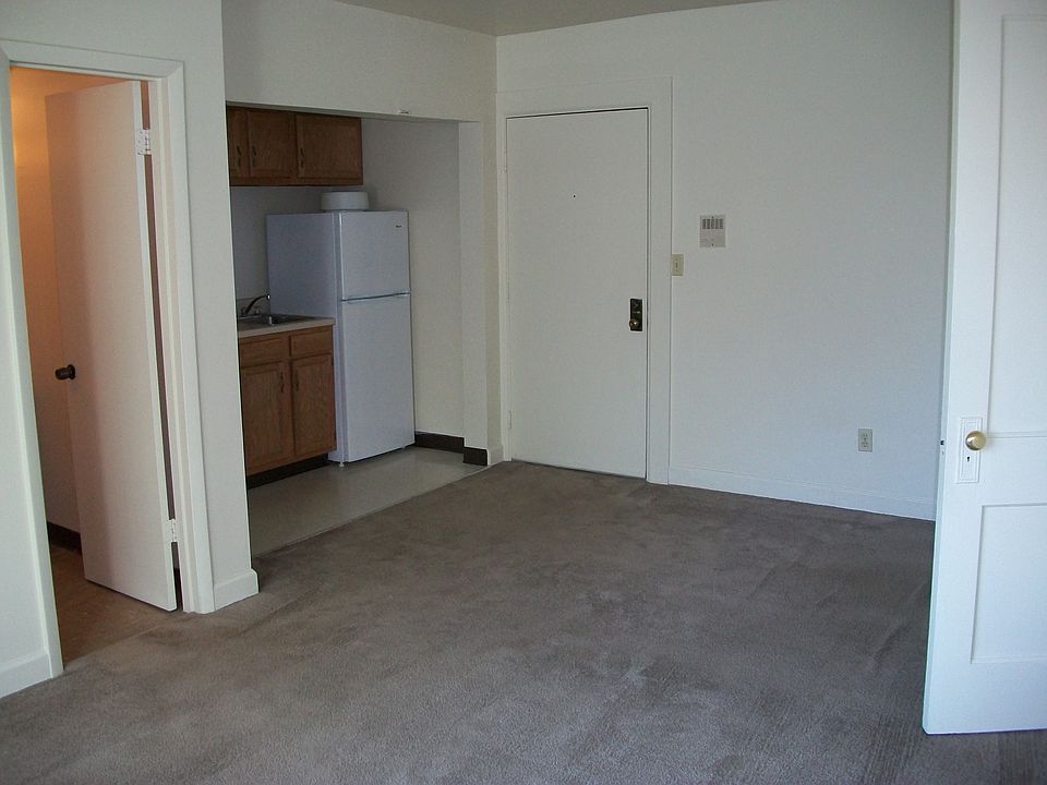 2nd image of 524 S Chestnut St APT N14