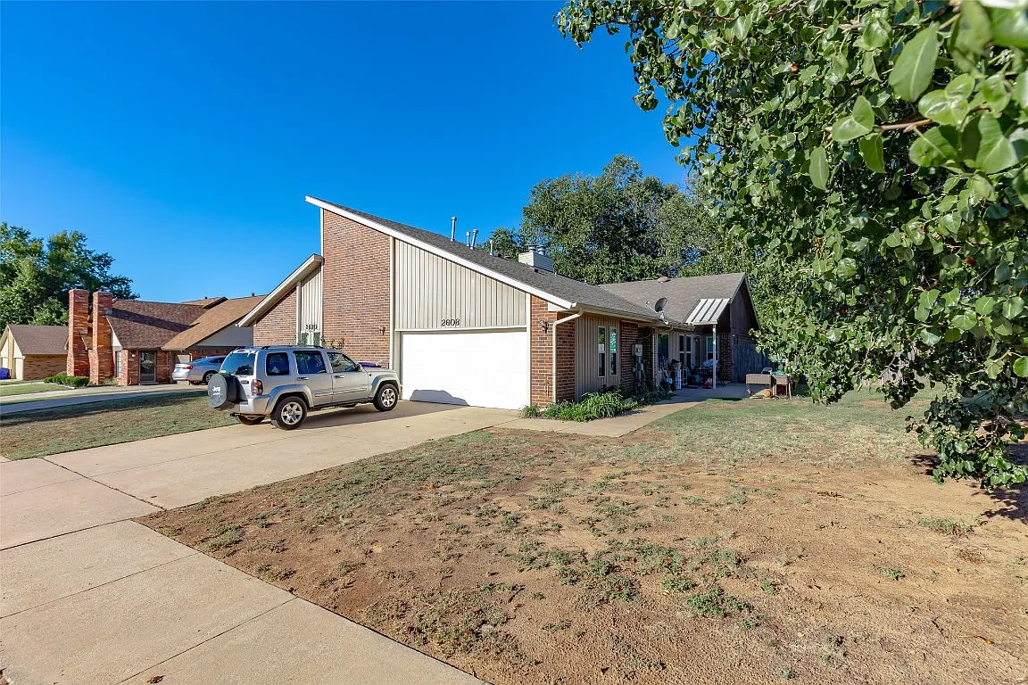 3 bed, 1400 sqft, $1,600 — Photo 1