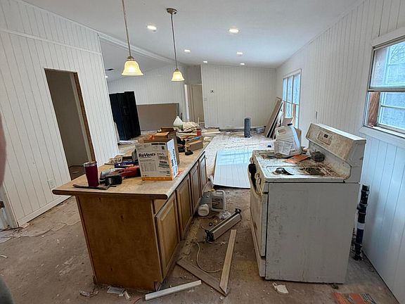 4th image of 4635 Rolling Green Rd