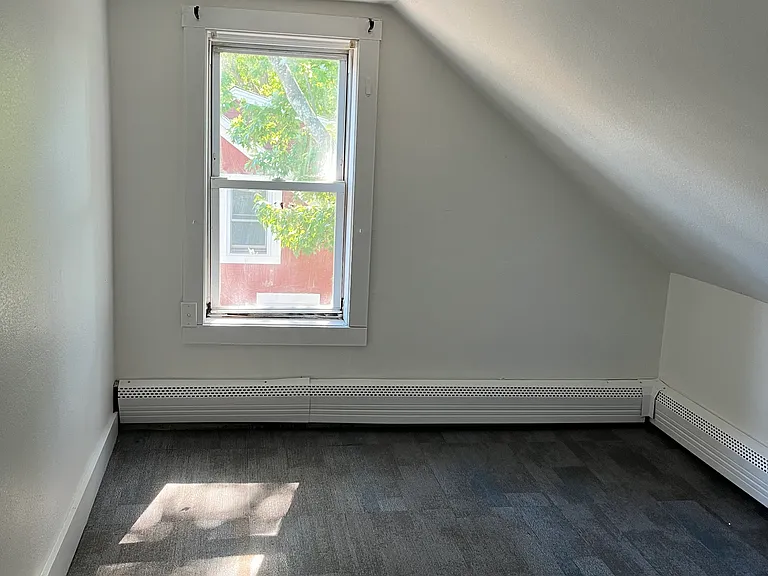 13 Albro Ave — Photo 11