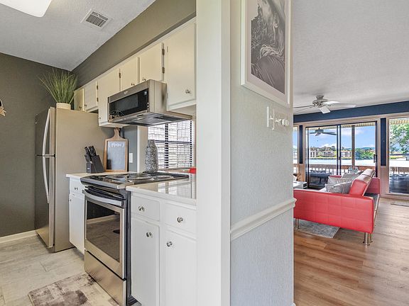 5th image of 250 Grand Isle Dr APT 1A