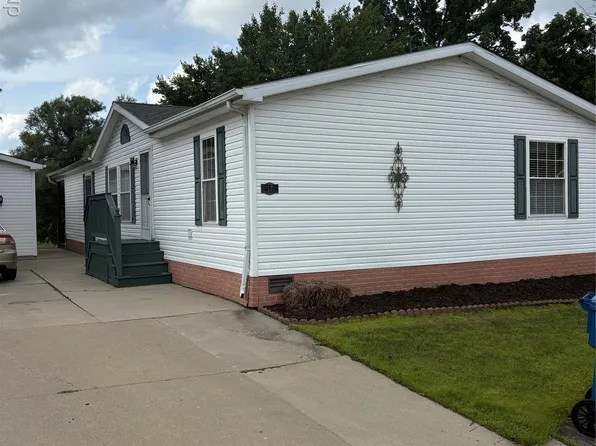 17 Riverview Dr, Lapeer, MI 48446