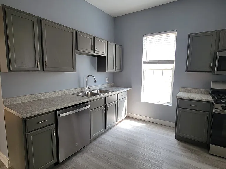 3525 W Dickens Ave #2 — Photo 9