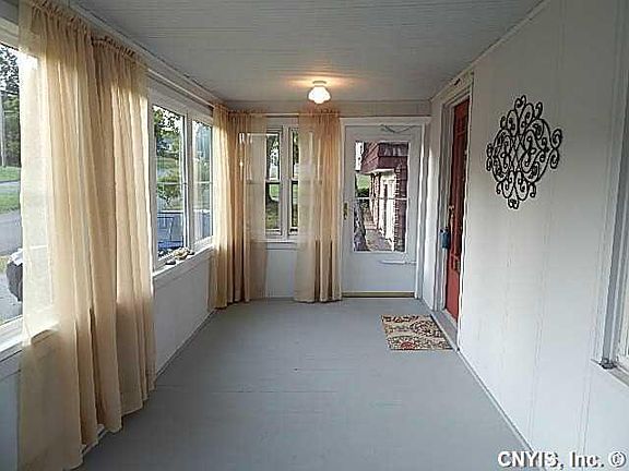 4th image of 210 Yorkshire Blvd