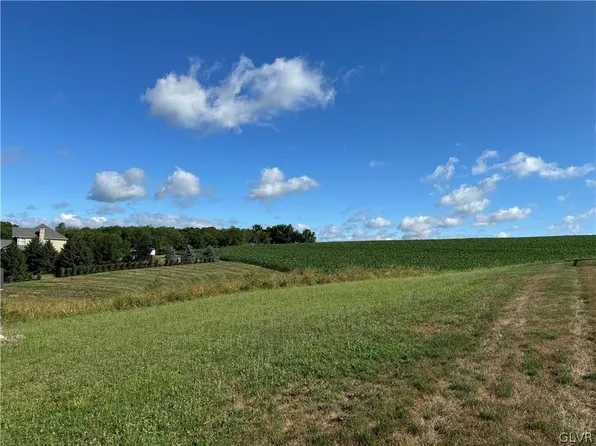 2549 Boger Stadt Rd, Fogelsville, PA 18051
