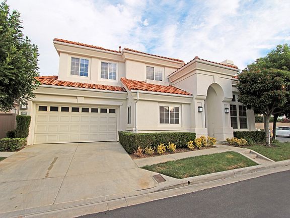 Front of house on small cul-de-sac