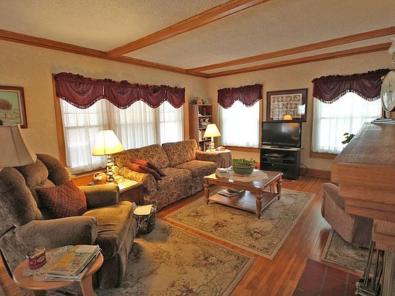 5th image of 130 W Crawford Ave