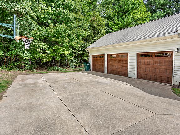 5th image of 4861 Hidden Hills Cir