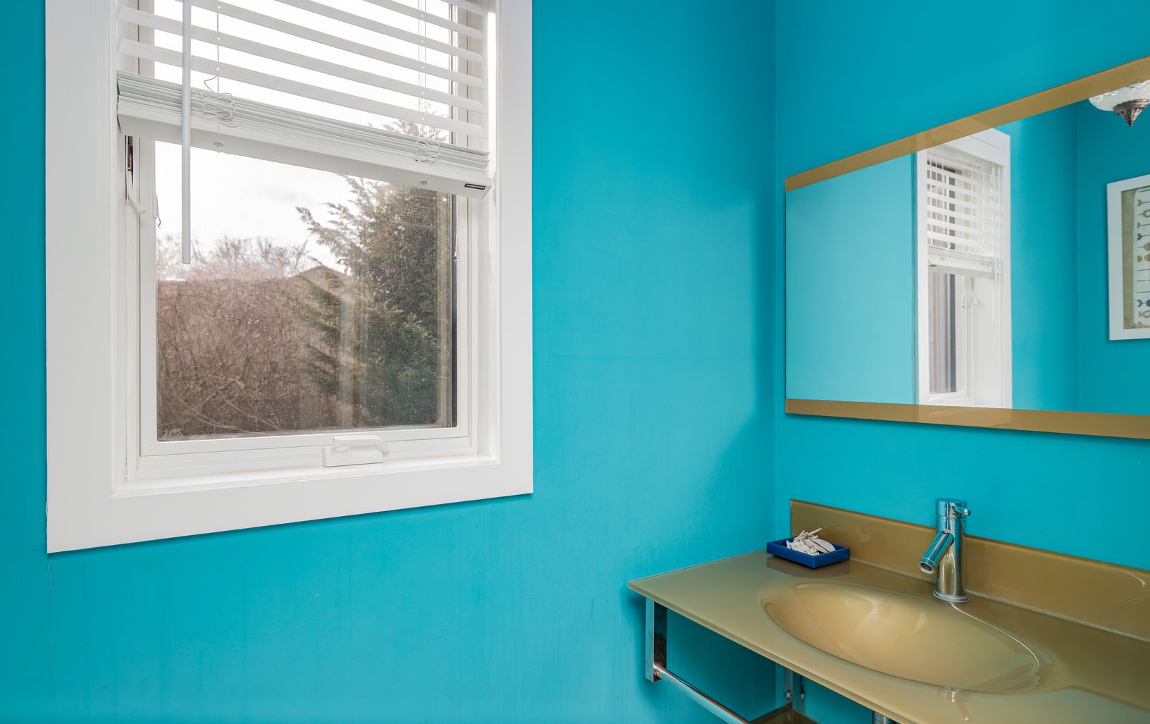  Powder room, 1st Floor 