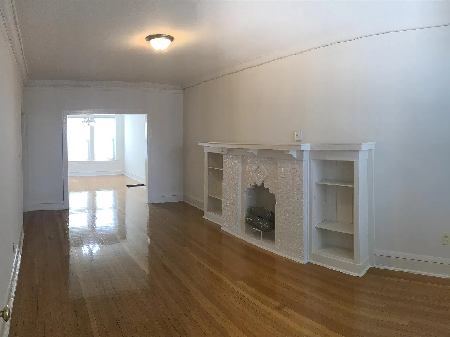 7401 South Rhodes Ave - 7403-3 — Photo 3
