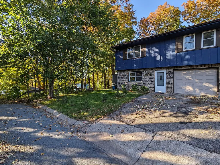 5226 Drummond Rd — Photo 2