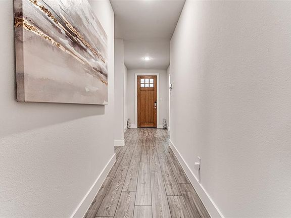 4th image of 590 Torrey Pines Cir