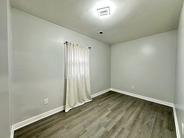 1937 W Grand Ave #3 — Photo 15