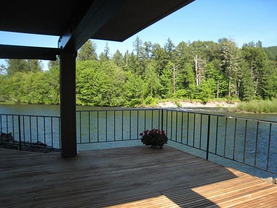 Deck to the south side