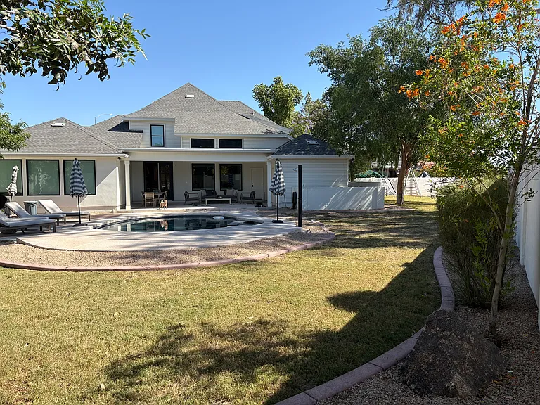 2210 N Gentry St — Photo 20