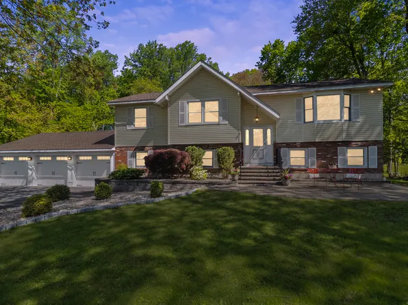 14 Fleetwood Drive, New Fairfield, CT 06812
