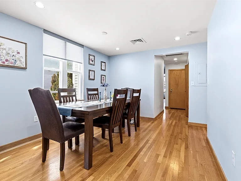 419 E 3rd St #1 — Photo 3