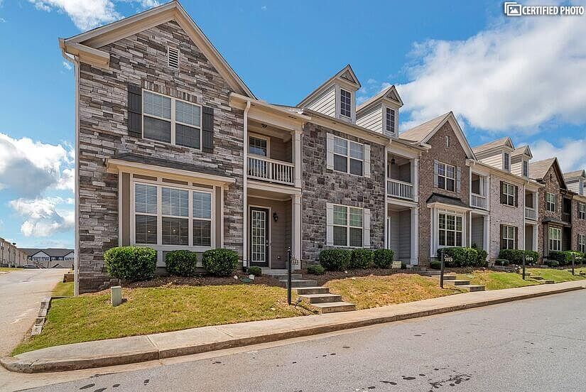 Beautiful Modern Townhome just outside Atlanta, GA