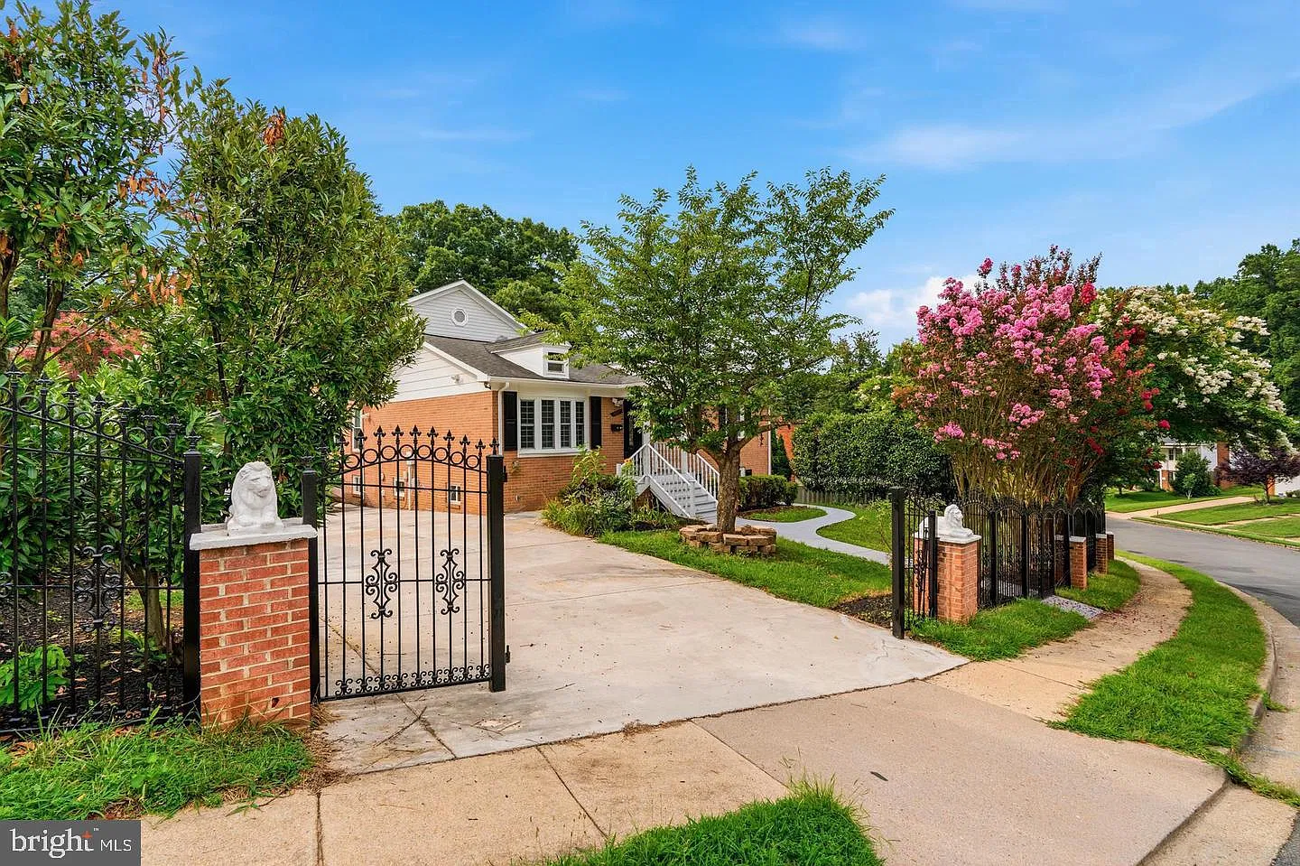 5 bed, 5.0 bath, 3326 sqft, $4,000 — Photo 3