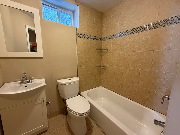 1725 W Berks St — Photo 5