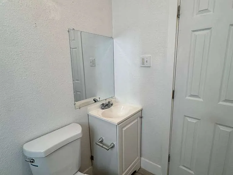 676 SW 2nd St #1 — Photo 7