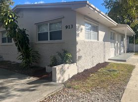 913 SW 4th Ter, Hallandale, FL