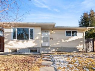 1643 W Marlyn Way NE, Calgary, AB T2A3K8
