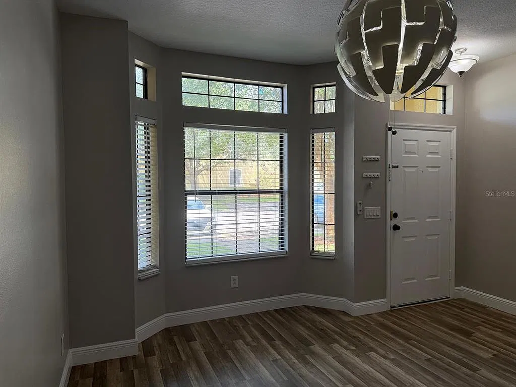 3 bed, 2.5 bath, 1439 sqft, $1,950 — Photo 2