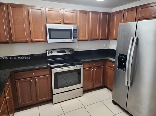 8960 NW 97th Ave APT 102, Doral, FL 33178