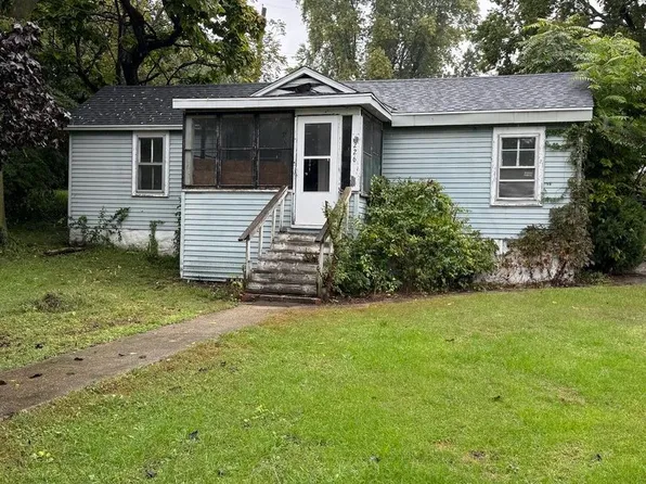 226 W Washington St, Utica, IL 61373