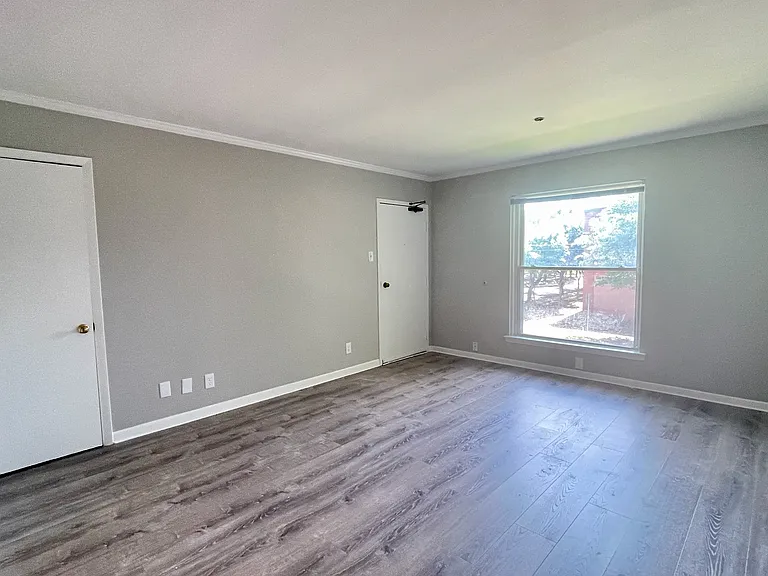 3215 Douglas Ave #201 — Photo 2