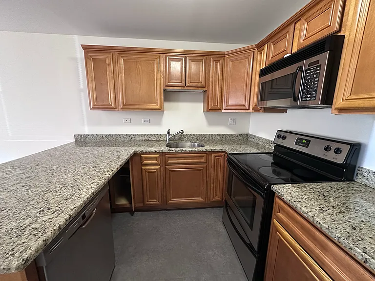 1004 Des Plaines Ave — Photo 9