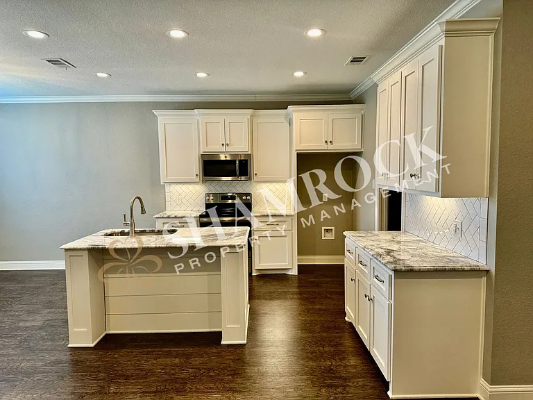 10305 T Bury — Photo 5