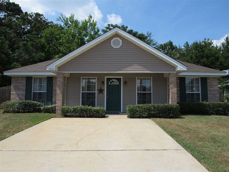 1st image of 1945 Twin Pine Dr