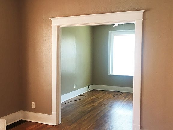5th image of 3940 Miami St APT 2W