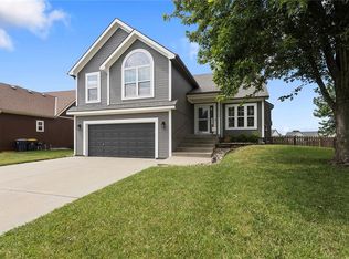 10904 N Manchester Ave, Kansas City, MO 64157