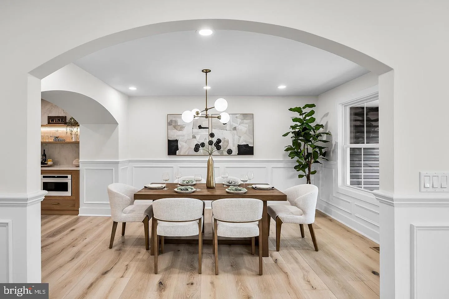 4 bed, 4.0 bath, 3633 sqft, $10,000 — Photo 4