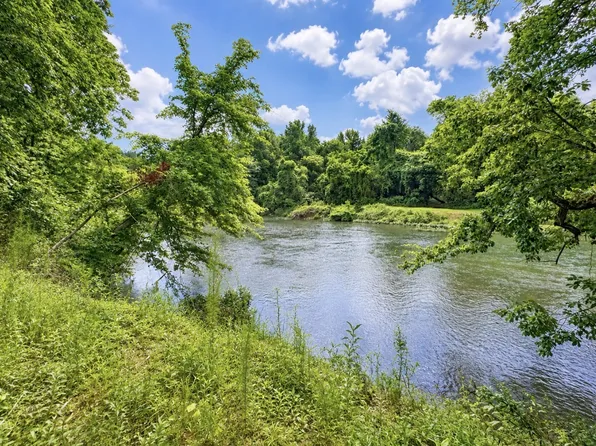 629 Cradle Song Cir, Clifton, TN 38425