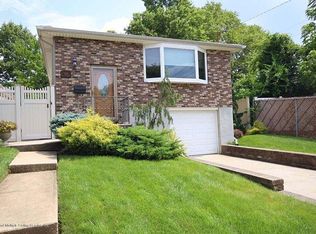 113 N Pine Ter, Staten Island, NY 10312