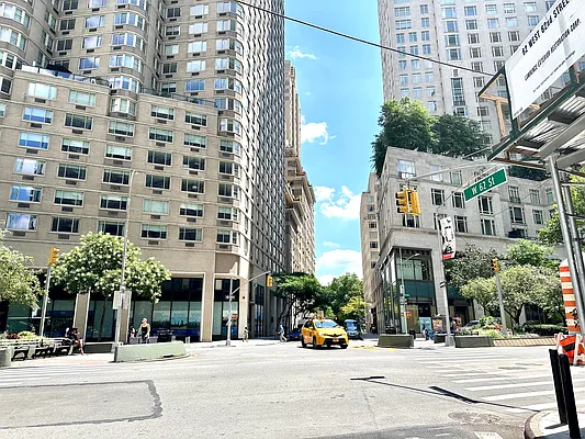 Rented by Real Broker NY LLC | media 19