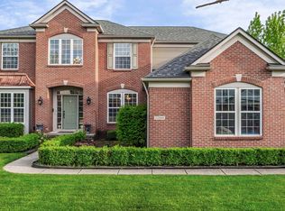 22048 Bedford Valley Dr, Macomb, MI 48044