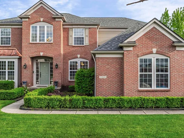 22048 Bedford Valley Dr, Macomb, MI 48044