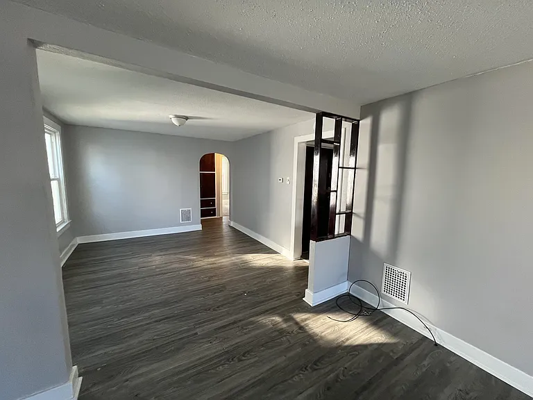 15 Beatrice Ave #1 — Photo 6