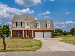 400 Cedar Lake Ln, Clinton, NC 28328